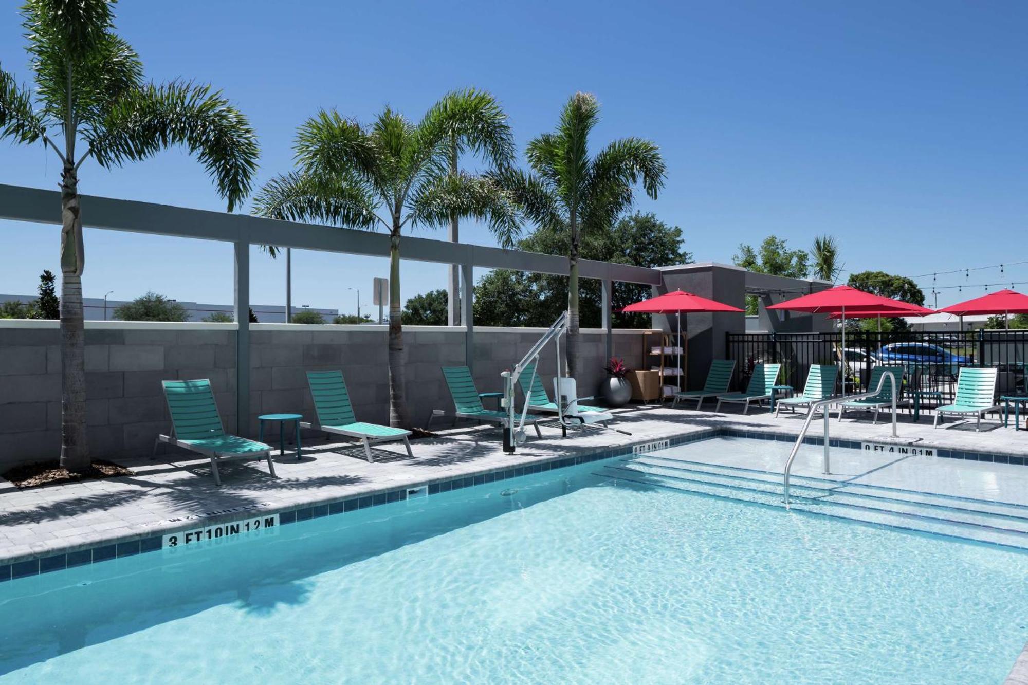 Home2 Suites By Hilton Orlando Airport Exterior foto